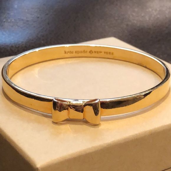 KATE SPADE Gold Bangle Bracelet With Gold Bow - Picture 1 of 9